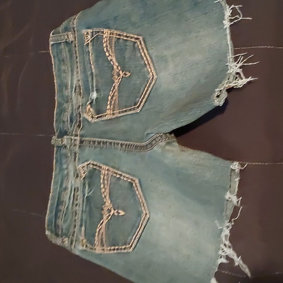 Bongo cut off jean shorts size 7 but run small - Picture 4 of 4